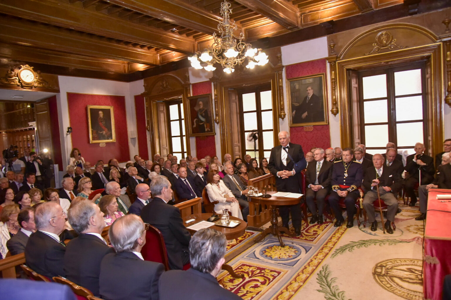 El Excmo. Sr. D. Josep Borrell Fontelles ingresa en la Academia - Real ...
